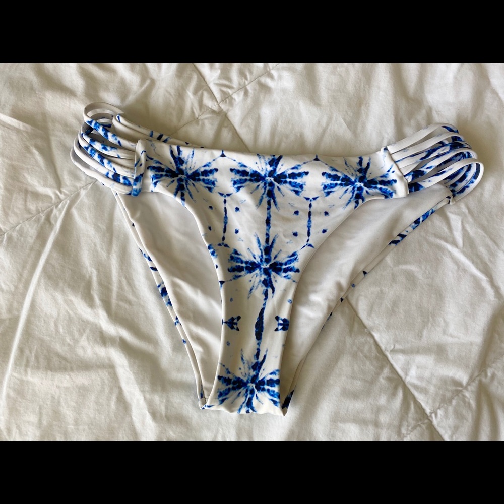 tie dye bikini bottoms!!